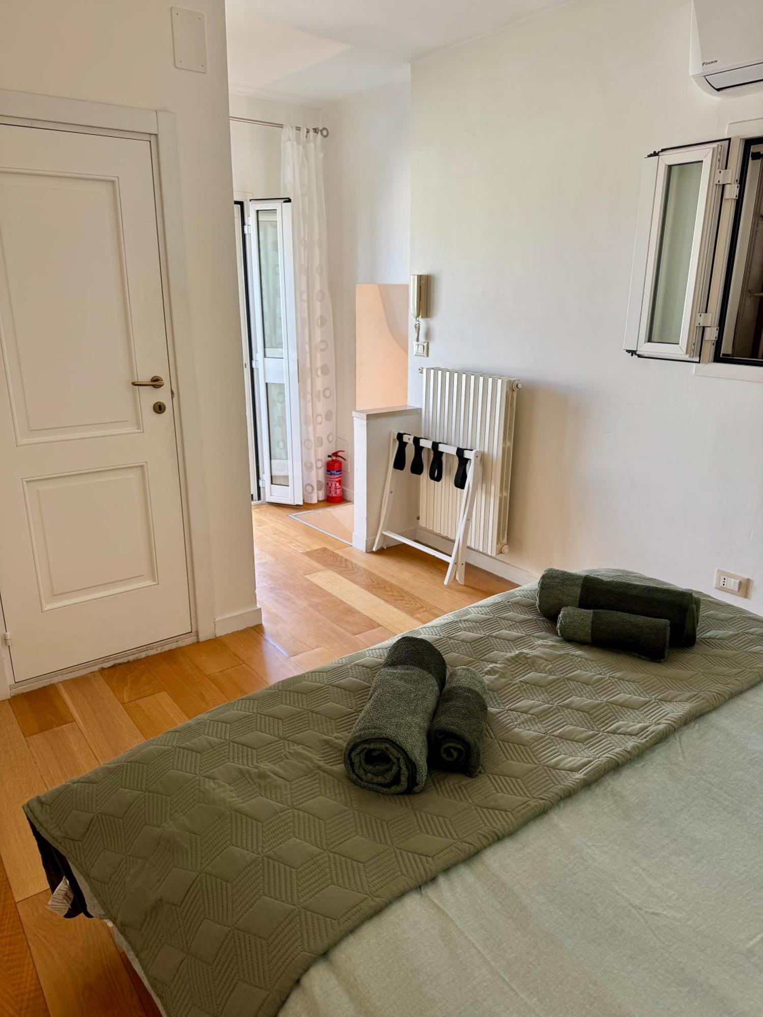 Q40 Ostuni Apartment Bagian luar foto